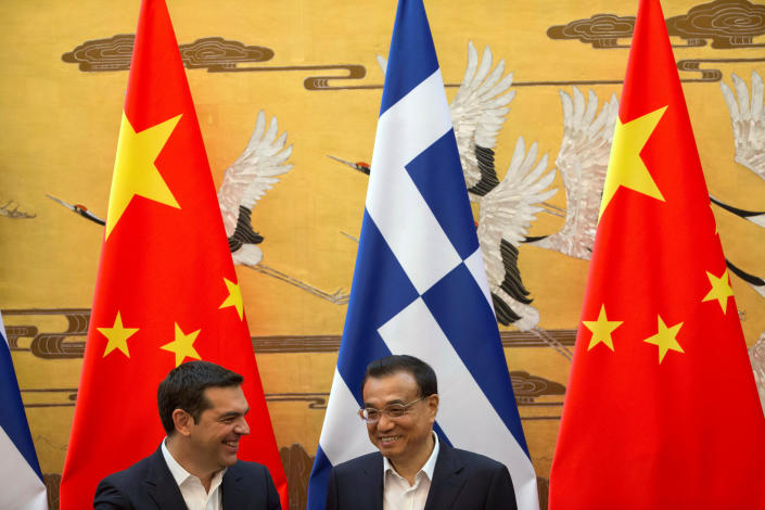 Chinese Premier Li Keqiang (R) chats with Greek Prime Minister Alexis Tsipras (L) during a signing ceremony held at the Great Hall of the People in Beijing, China on July 4, 2016.&amp;nbsp; (Photo: POOL New / Reuters)