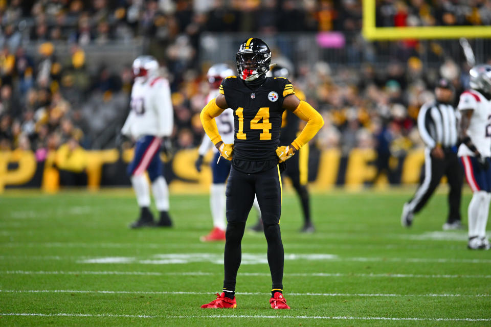PITTSBURGH, PENNSYLVANIA – DECEMBER 07: ide receiver George Pickens (14) of the Pittsburgh Steelers looks on during the first half against the <a class="link " href="https://sports.yahoo.com/nfl/teams/new-england/" data-i13n="sec:content-canvas;subsec:anchor_text;elm:context_link" data-ylk="slk:New England Patriots;sec:content-canvas;subsec:anchor_text;elm:context_link;itc:0">New England Patriots</a> at Acrisure Stadium on December 07, 2023 in Pittsburgh, Pennsylvania. (Photo by Joe Sargent/Getty Images)