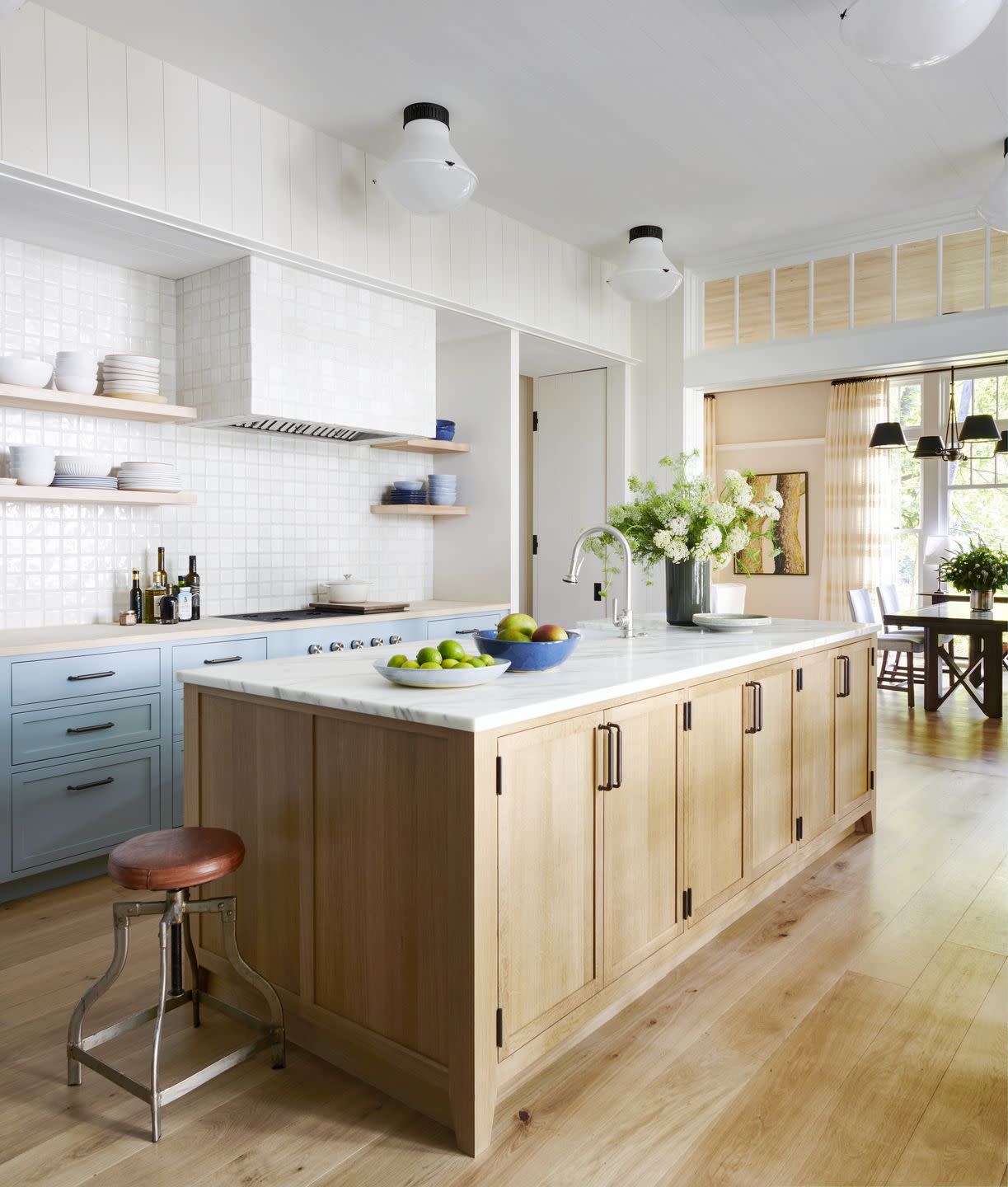 connecticut lakeside home by designer david kleinberg and architect tom kligerman with kitchen with white backsplash