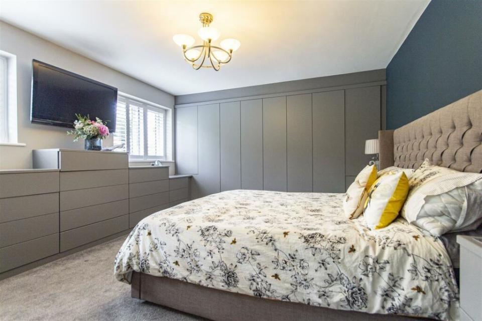 Built-in wardrobes add a streamline touch to this room.  An ensuite contains a slipper bath and walk-in shower enclosure among its facilities. (Photo: Zoopla)