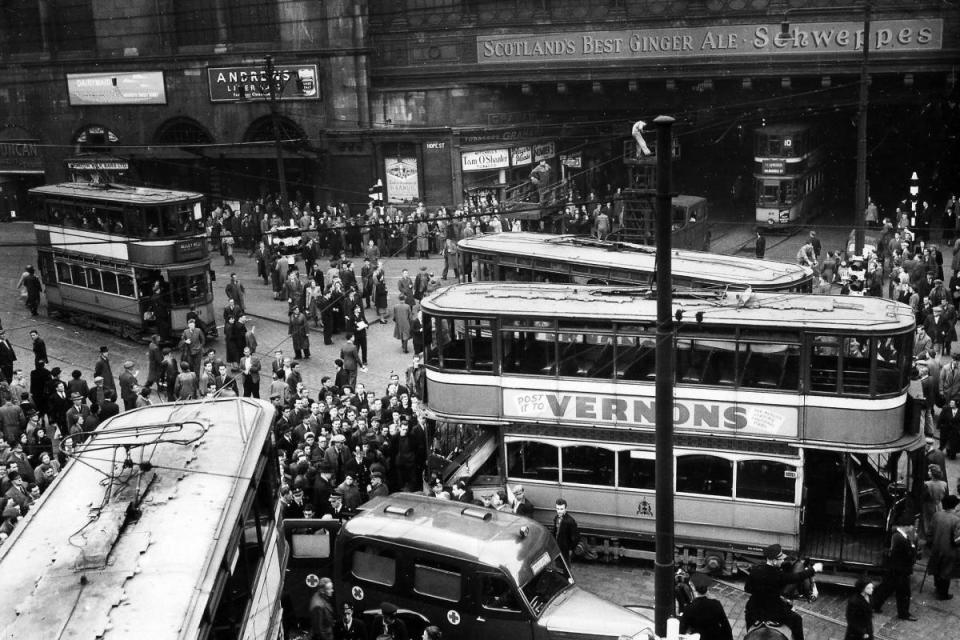 Two trams colliding in Glasgow city centre in 1951 i(Image: Newsquest)/i