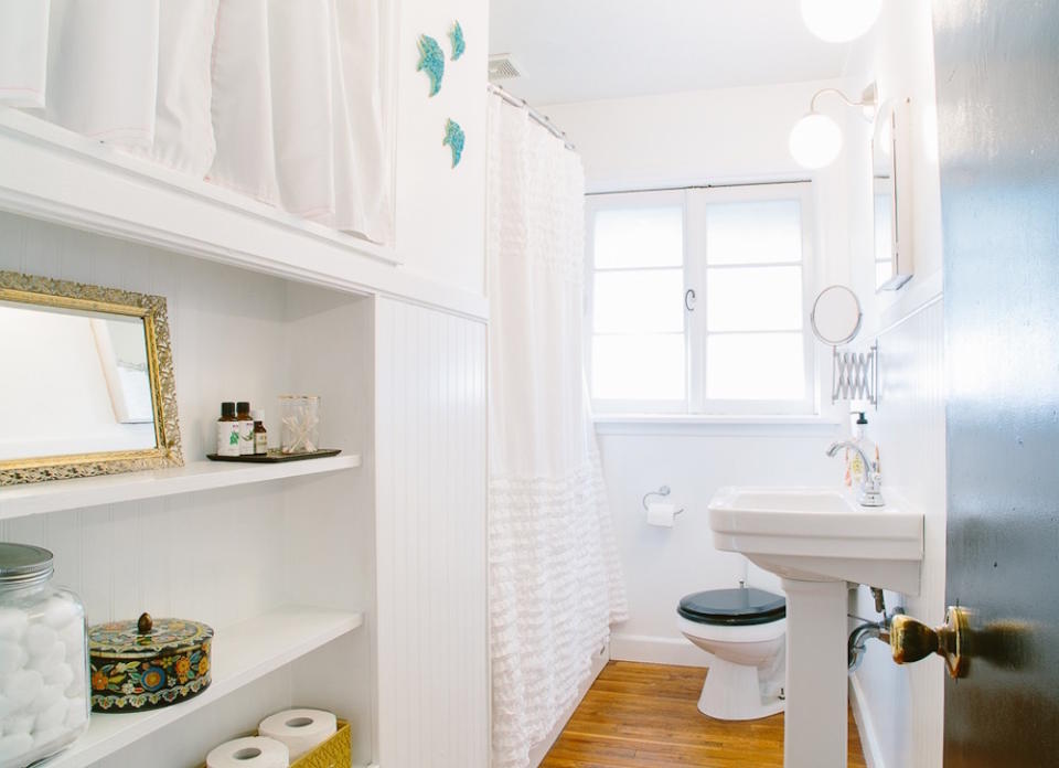 <body> <p>In this fresh, breezy bathroom, less is much more. A snowy <a rel="nofollow noopener" href=" http://www.bobvila.com/slideshow/12-easy-fixes-for-a-botched-paint-job-49719?#.Vz4CO5PyuRs?bv=yahoo" target="_blank" data-ylk="slk:coat on walls;elm:context_link;itc:0;sec:content-canvas" class="link ">coat on walls</a>, woodwork, and ceilings, matched to white fixtures and textiles, makes this minuscule full bath seem luxurious and less confined. </p> <p><strong>Related: <a rel="nofollow noopener" href=" http://www.bobvila.com/slideshow/9-paint-color-rules-that-are-worth-breaking-50020?#.Vz3uoZPyuRs?bv=yahoo" target="_blank" data-ylk="slk:9 Paint Color Rules That Are Worth Breaking;elm:context_link;itc:0;sec:content-canvas" class="link ">9 Paint Color Rules That Are Worth Breaking</a> </strong> </p> </body>