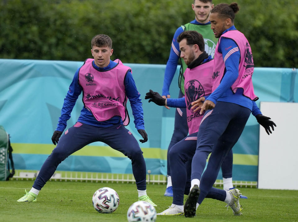 England's Mason Mount, left, and England's Ben Chilwell, second left, during a team training session at Tottenham Hotspur training ground in London, Monday, June 21, 2021 one day ahead of the Euro 2020 soccer championship group D match against Czech Republic. After a positive test for Scotland midfielder Billy Gilmour, Mason Mount and Ben Chilwell have been told to self isolate following "interaction" with Gilmour during England's 0-0 draw with Scotland at Wembley Stadium on Friday. (AP Photo/Frank Augstein)