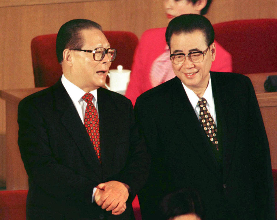 CORRECTS AGE TO 90, INSTEAD OF 91 - FILE - In this March 14, 1998, file photo, then Chinese President Jiang Zemin, left, and then Premier Li Peng, talk during the closing ceremony of the Chinese People's Political Consultative Congress in Beijing. Li Peng, a former hard-line Chinese premier best known for announcing martial law during the 1989 Tiananmen Square pro-democracy protests, has died. He was 90. The official Xinhua News Agency said that Li died Monday, July 22, 2019 of an unspecified illness. (AP Photo/Greg Baker, File)