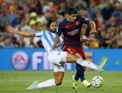 Barcelona's Luis Suarez (R) tries to score as Malaga's Marcos Angeleri challenges him during their Spanish first division soccer match at Camp Nou stadium in Barcelona, Spain, August 29, 2015. REUTERS/Albert Gea