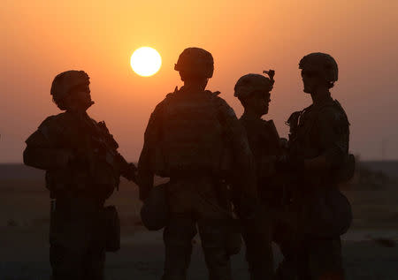 FILE PHOTO: American soldiers are seen at the U.S. army base in Qayyara, south of Mosul October 25, 2016. REUTERS/Alaa Al-Marjani/File Photo