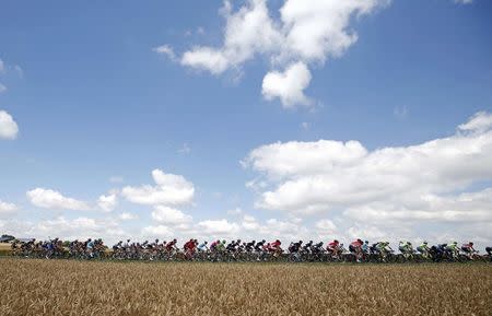 Cycling - Tour de France cycling race - The 237.5 km (147.5 miles) Stage 4 from Saumur to Limoges, France - 05/07/2016 - The pack of riders cycles during the stage. REUTERS/Juan Medina