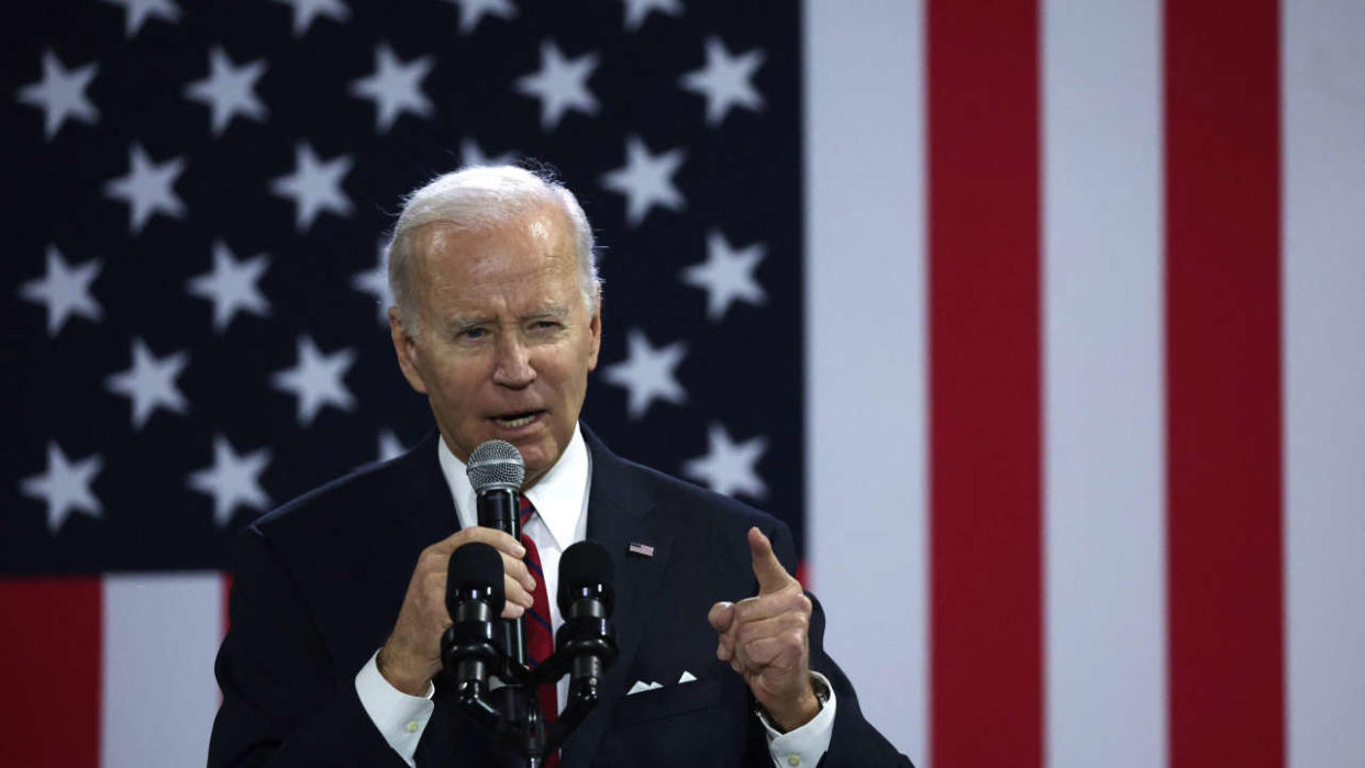 SPRINGFIELD, VIRGINIA - JANUARY 26: U.S. President Joe Biden delivers remarks on the U.S. economy at Steamfitters Local 602 on January 26, 2023 in Springfield, Virginia. President Biden made comments on the economic proposals by Republican lawmakers that could be harmful to the economy.   Alex Wong/Getty Images/AFP (Photo by ALEX WONG / GETTY IMAGES NORTH AMERICA / Getty Images via AFP)