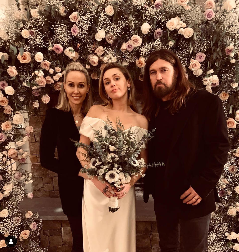 Miley Cyrus Married 5 Days Before Her Parents’ Anniversary