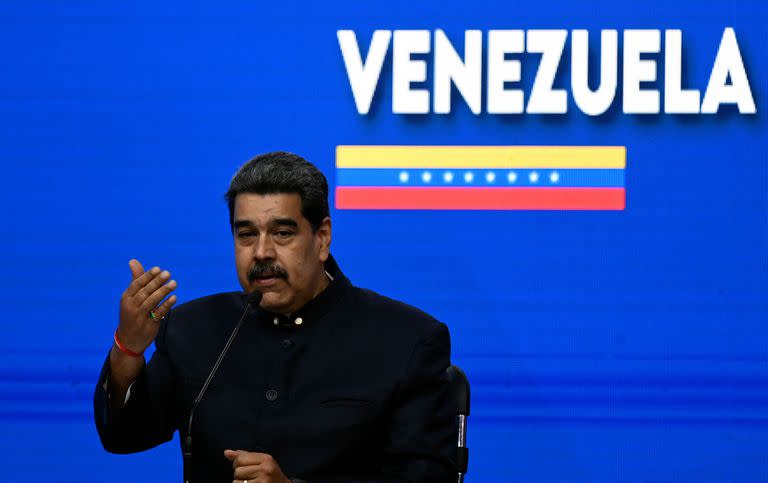 El presidente venezolano, Nicolás Maduro, pronuncia un discurso durante el encuentro binacional Venezuela-Turquía con la participación de empresarios de ambos países en el palacio presidencial de Miraflores, en Caracas, el 24 de enero de 2023.