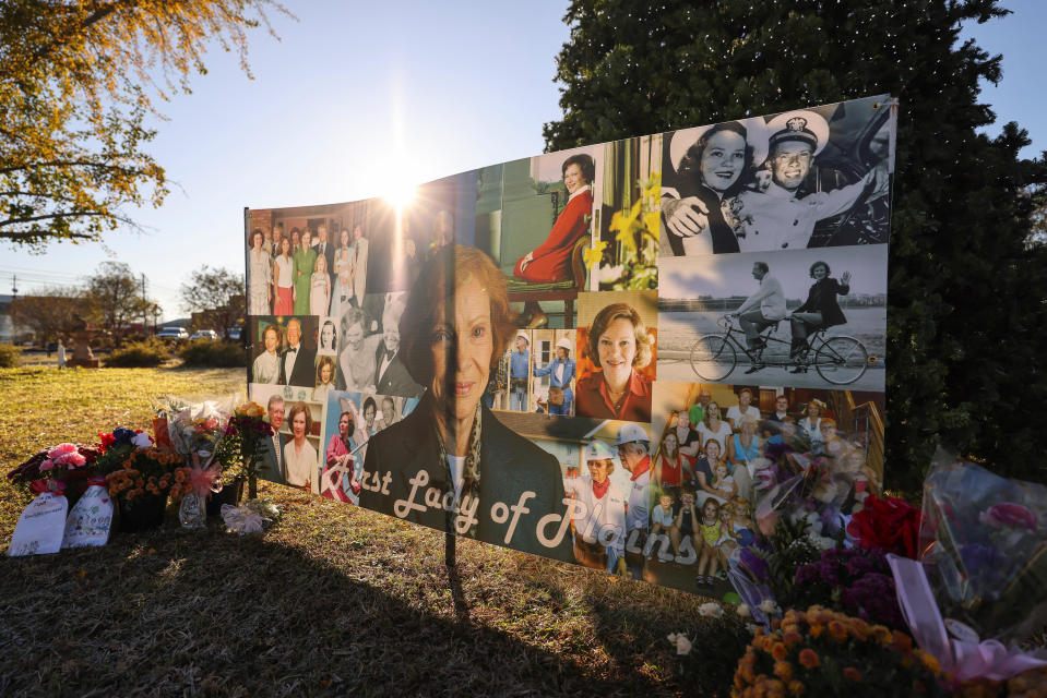 A memorial to former U.S. first lady Rosalynn Carter in downtown Plains, Georgia. / Credit: ELIJAH NOUVELAGE / REUTERS