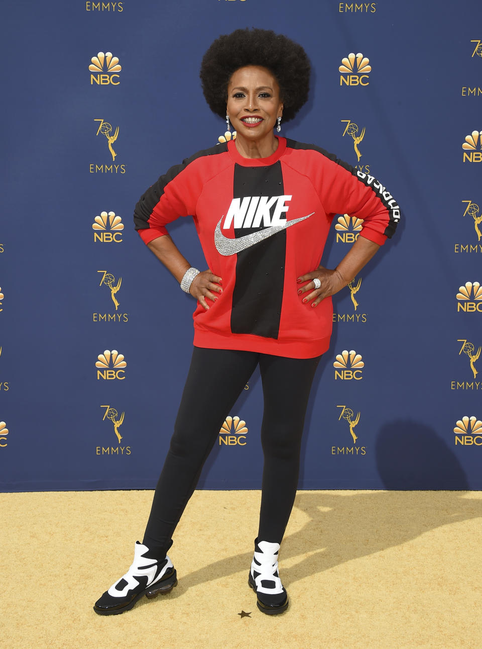 Jenifer Lewis llega a la 70a entrega de los Emmy el lunes 17 de septiembre de 2018, en el Microsoft Theater en Los Angeles. (Foto Jordan Strauss/Invision/AP)