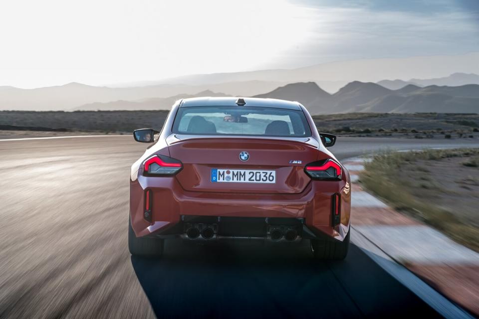 P90482725_highRes_the-all-new-bmw-m2-r.jpg