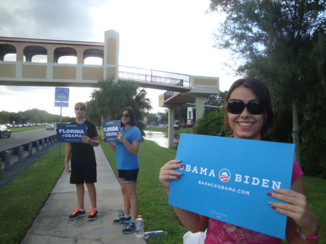 Darnell Kreuzer’s teenagers with their Obama signs in Florida. (Darnell Kreuzer)