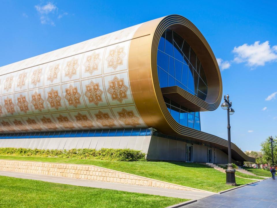 The Azerbaijan Carpet Museum in Baku is shaped like a rolled-up carpet: iStock