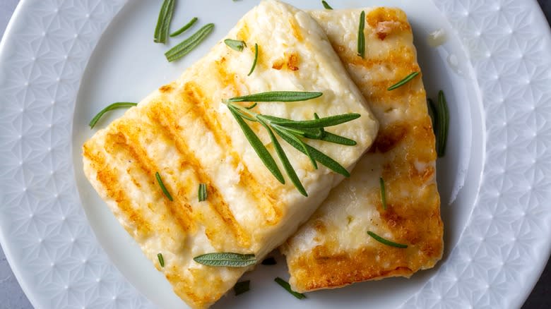 grilled halloumi cheese