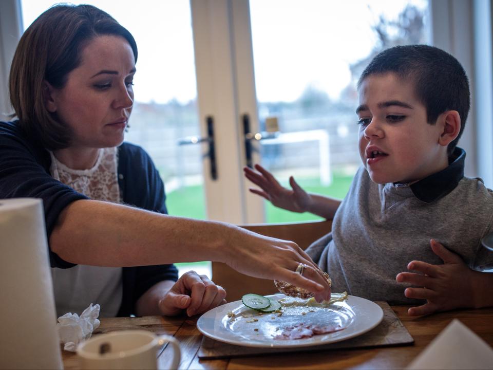 Alfie Dingley with his mother Hannah Deacon (Getty Images)