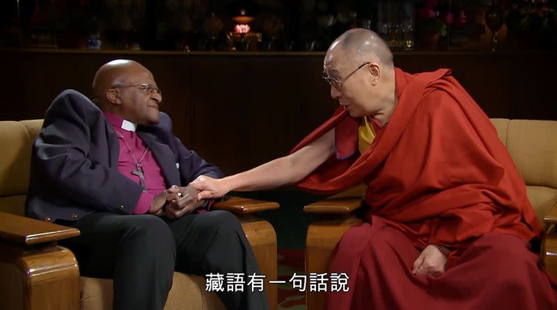  達賴喇嘛給台灣重要啟示：逆境中依然要豁達與喜悅。（圖／翻攝自《最後一次我們談喜悅》紀錄片）