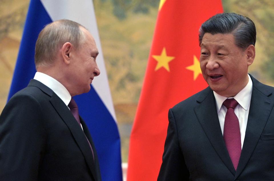 Russian President Vladimir Putin (L) and Chinese President Xi Jinping arrive to pose for a photograph during their meeting in Beijing, on February 4, 2022. (Photo by Alexei Druzhinin / Sputnik / AFP) (Photo by ALEXEI DRUZHININ/Sputnik/AFP via Getty Images)