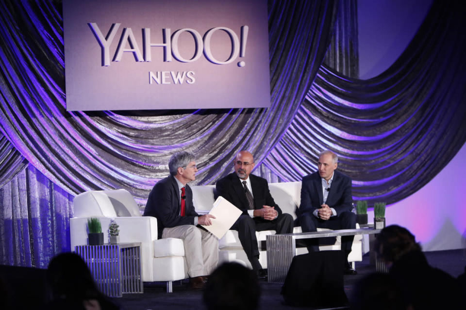 Yahoo News chief investigative correspondent Michael Isikoff, left, hosts “Beyond the firewall: How real is the cyber threat?” panel.