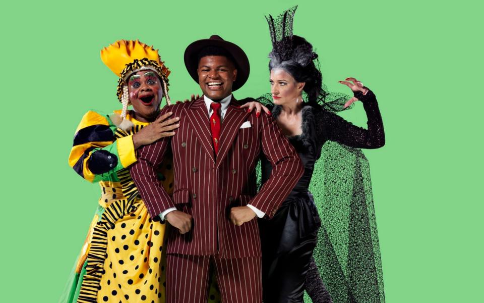 Clive Rowe, Tarinn Callender and Annette McLaughlin in the Hackney Empire's Dick Washington and His Cat - Perou