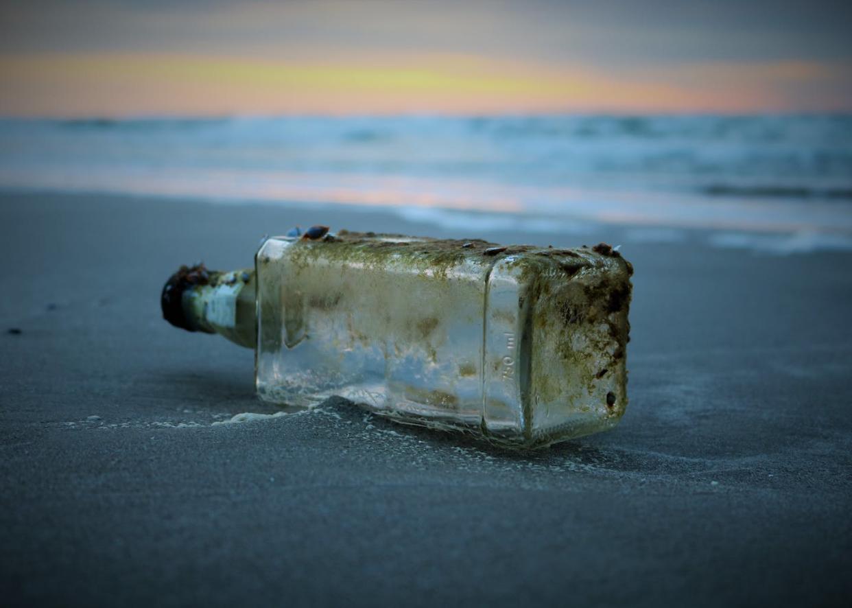 ¿Cuál es el mensaje oculto en la propuesta de Tuvalu de trasladarse al metaverso? <a href="https://unsplash.com/s/photos/message-in-the-bottle" rel="nofollow noopener" target="_blank" data-ylk="slk:Scott Van Hoy/Unsplash;elm:context_link;itc:0;sec:content-canvas" class="link "> Scott Van Hoy/Unsplash</a>