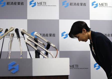 Japan's Economy, Trade and Industry Minister Yuko Obuchi bows as she arrives for a news conference at her ministry in Tokyo October 20, 2014. REUTERS/Toru Hanai