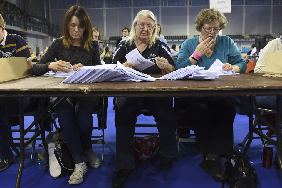 Workers begin counting ballots after polling stations closed in the Referendum on the European Union in Glasgow, Scotland, Britain, June 23, 2016.&nbsp;