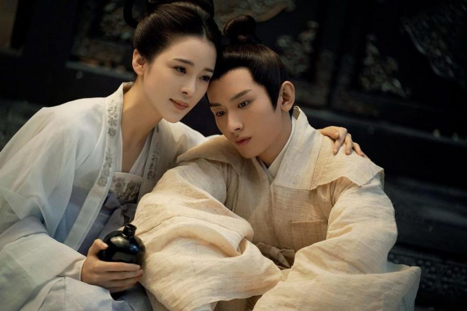成毅（右）在《長安諾》劇中和趙櫻子相愛卻不能在一起。（圖／中天娛樂台提供）