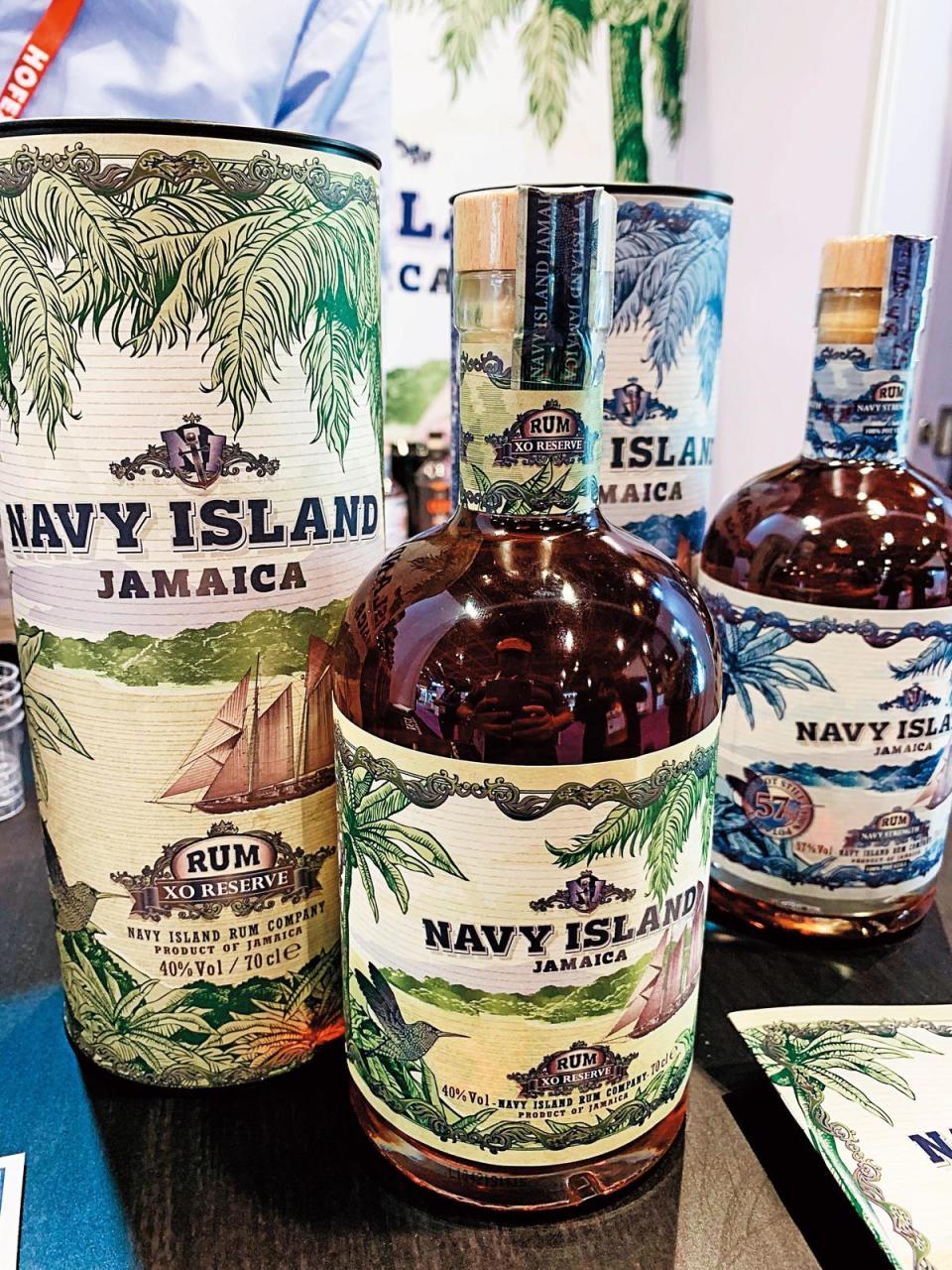 Navy Island是牙買加的熱帶小島，因是18世紀英國皇家海軍駐地而得名，綠標為XO Reserve，藍標為Navy Strength。