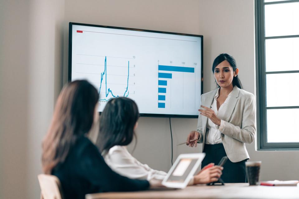 Banken haben spezielle Programme, um ihre Mitarbeiter auf den Umgang mit den besonders lukrativen Kunden vorzubreiten. - Copyright: Getty Images