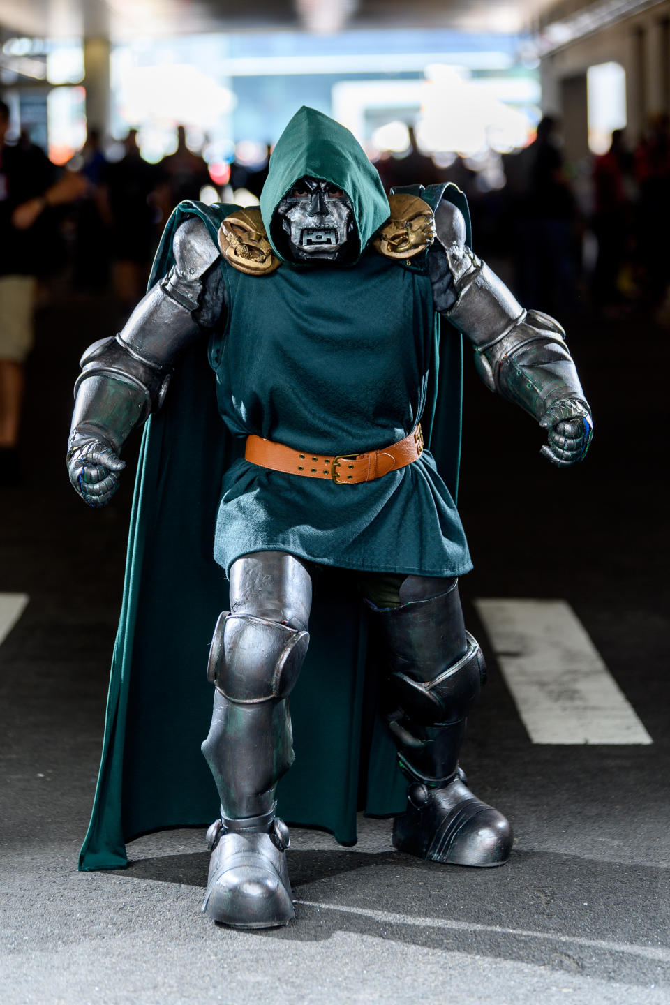 <p>Los villanos también dan mucho juego en las Comic-Con y por la de Nueva York hemos visto a Doctor Doom. <em>Cosplay</em> está formada por dos palabras que vienen del inglés: <em>costume</em> (disfraz) y <em>play</em> (juego o interpretación). (Foto: Roy Rochlin / Getty Images)</p> 