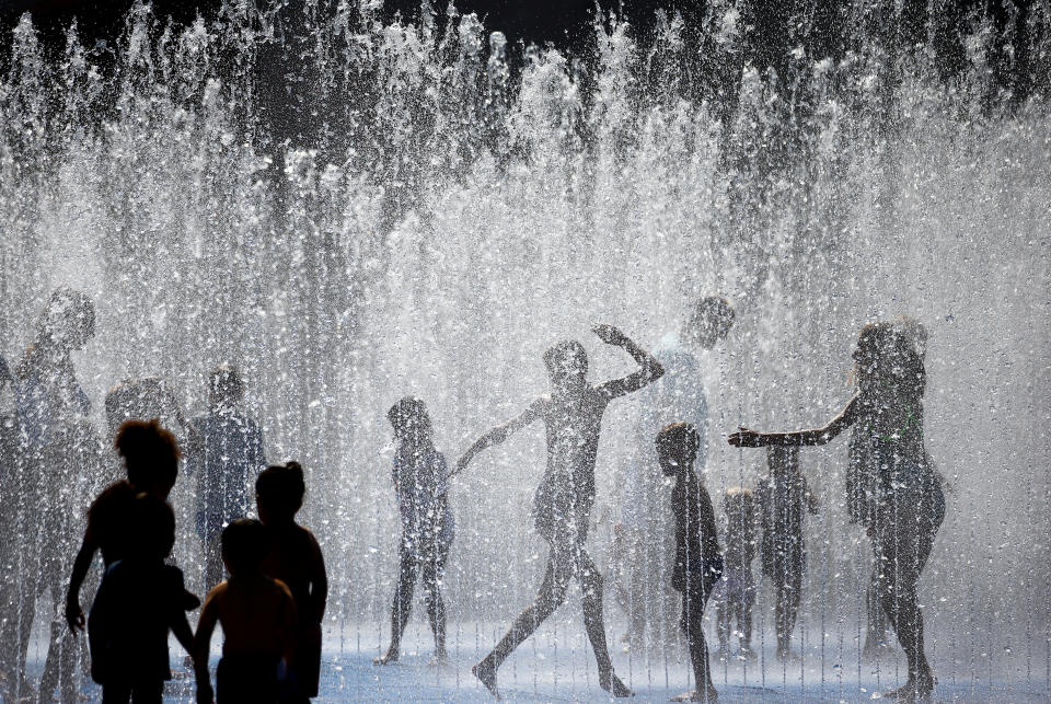 <p>People play amongst the fountains outside the Royal Festival Hall in London, Britain, August 3, 2018. (Photo: Henry Nicholls/Reuters) </p>