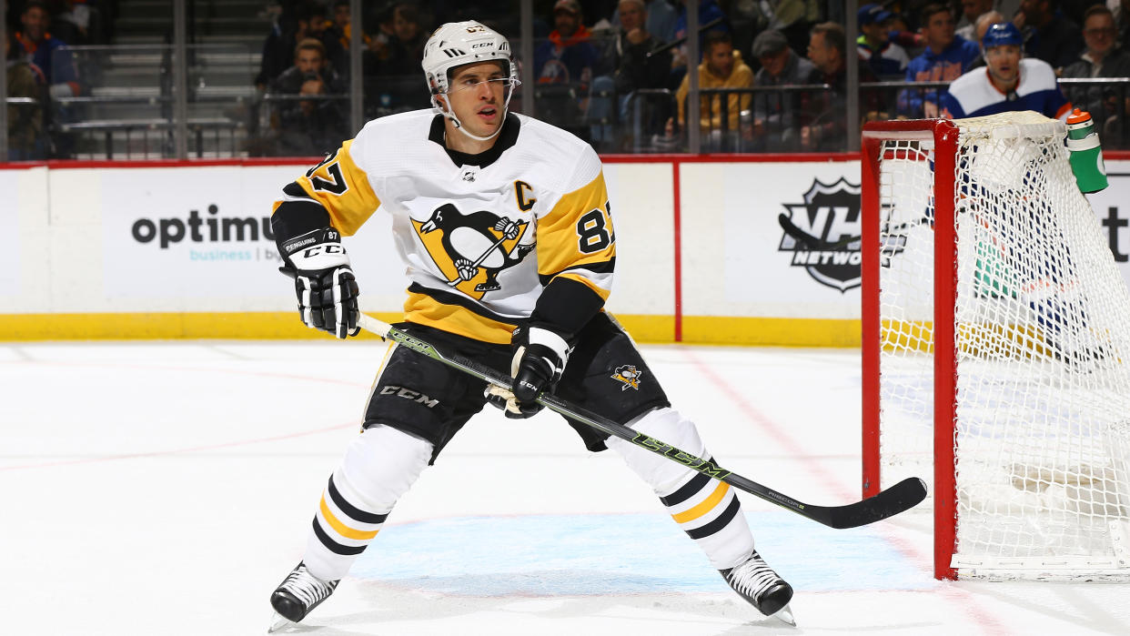 Pittsburgh Penguins captain Sidney Crosby is reportedly considering all his options to overcome a sports hernia. (Mike Stobe/NHLI via Getty Images)