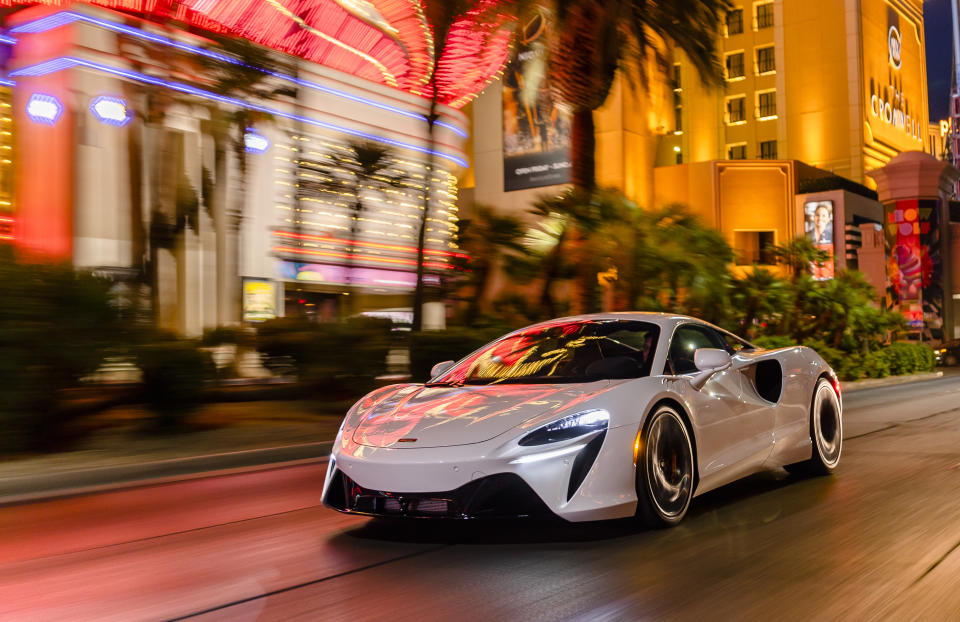 McLaren Artura - Las Vegas Strip