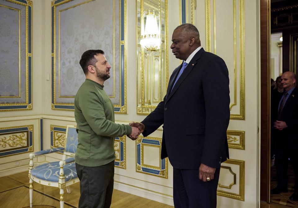 President Volodymyr Zelensky shaking hands with US Secretary of Defense Lloyd Austin (EPA)