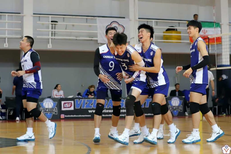 由華僑高中、麥寮高中及內湖高中組成的聯隊，在2024世界中學生排球錦標賽獲得第4名。（圖／高中體總提供）