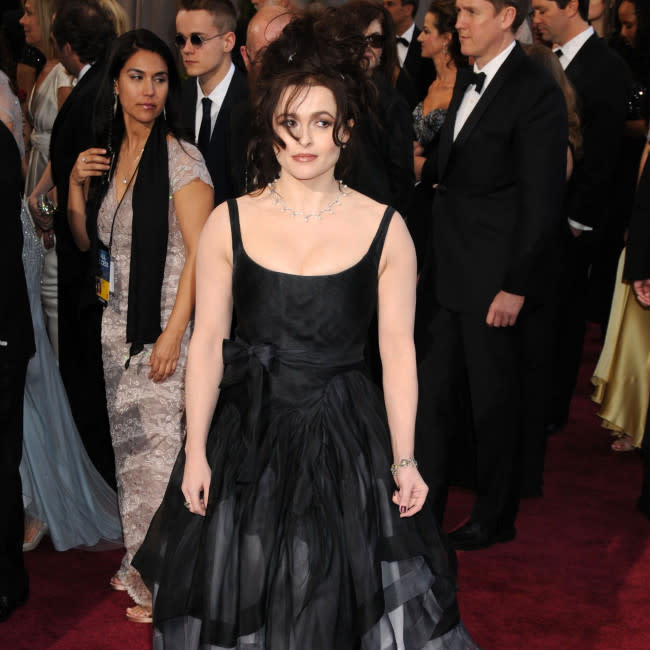 Helena Bonham Carter utiliza la actuación como un mecanismo de afrontamiento credit:Bang Showbiz