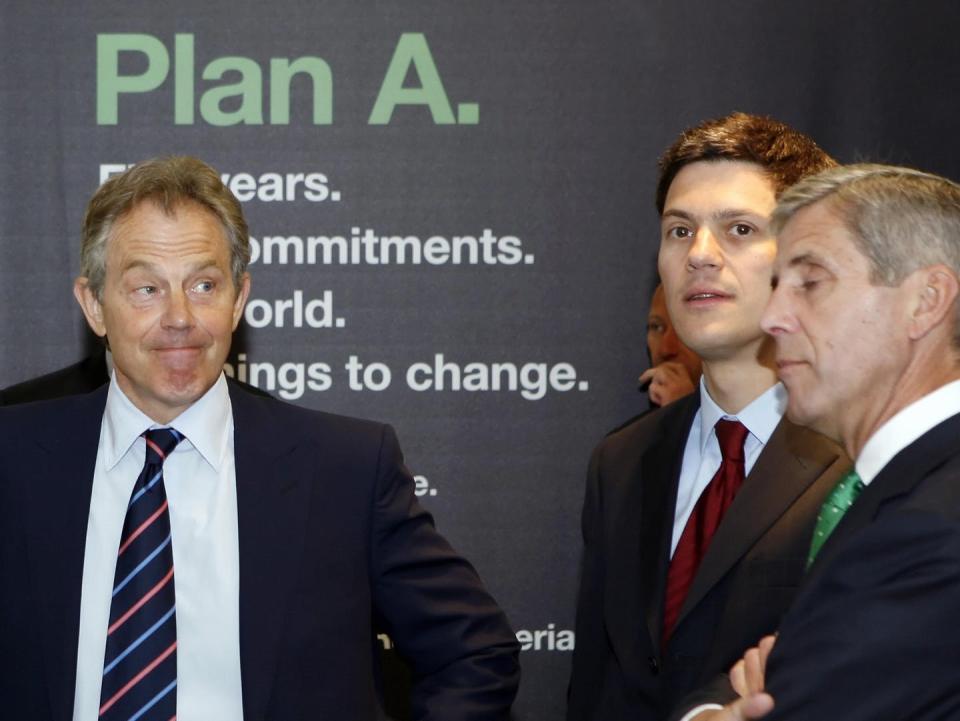 <span class="caption">Former British Prime Minister Tony Blair, left, and Marks & Spencer CEO Stuart Rose, far right, discuss how to fight global warming in 2007.</span> <span class="attribution"><span class="source">Leon Neal/AFP via Getty Images)</span></span>