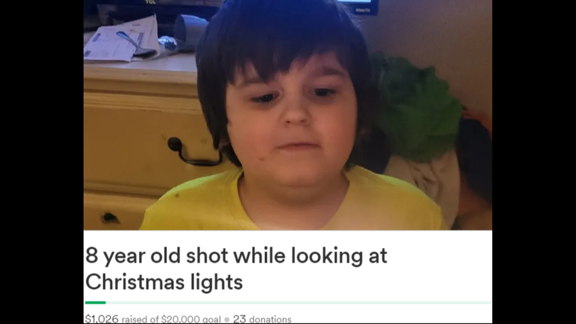 The family was looking at Christmas lights when the boy’s mom stopped to make a DoorDash delivery.