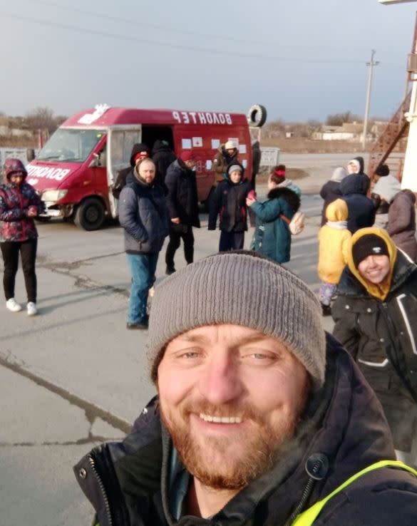 烏克蘭就有一位男子不畏砲火，親自開車救出200人。（圖／翻攝自Puryshev Mykhailo 臉書）