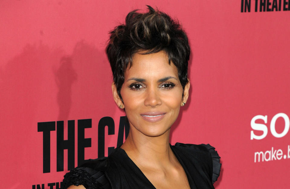 Actress Halle Berry has been several times photographed using armpit patches to control her sweating. The Oscar winner, however, couldn’t care less about it. In fact, in a 2010 appearance on Ellen DeGeneres’ show, she lifted her arms showing her sweat stains under her armpits. DeGeneres quickly grabbed two tissues and put them on Berry’s underarms.