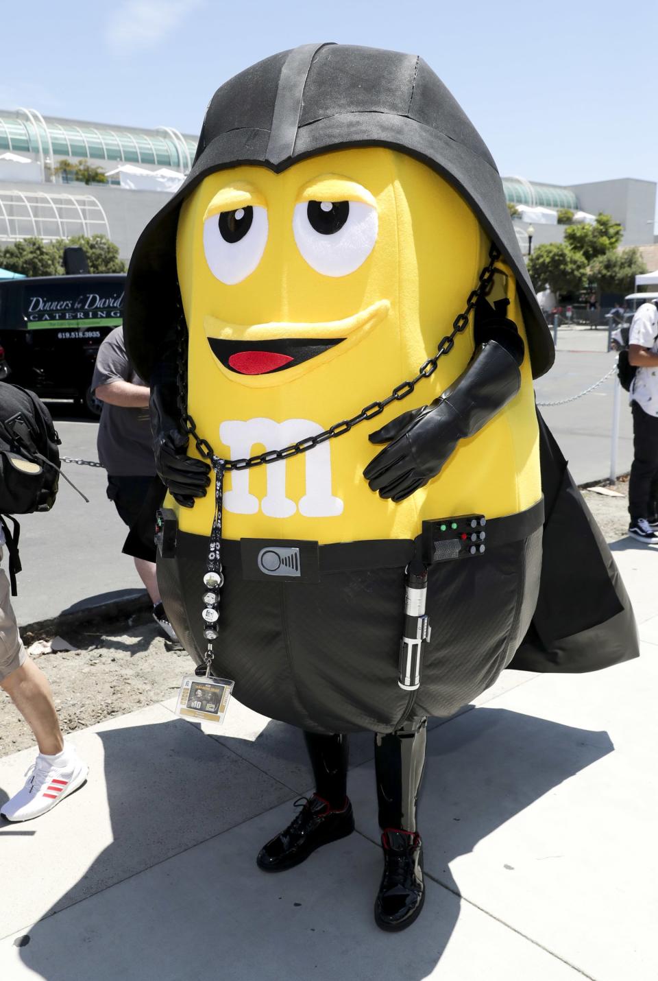 M&M Vader cosplayer