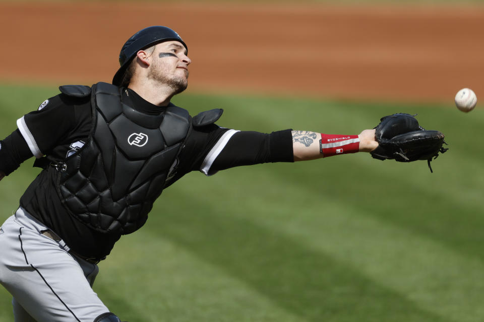 Chicago White Sox catcher Yasmani Grandal commits an error on an infield pop fly allowing Cleveland Guardians' Jose Ramirez to reach first base safely during the first inning of a baseball game, Thursday, Sept. 15, 2022, in Cleveland. (AP Photo/Ron Schwane)