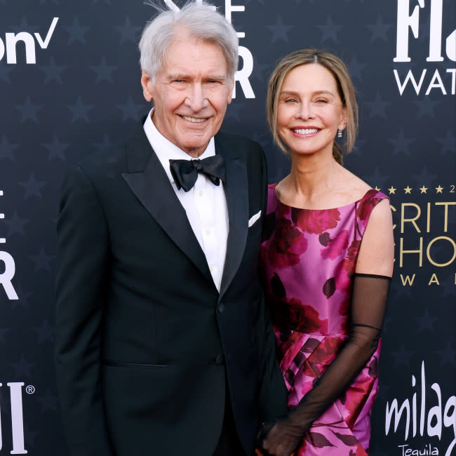 A Calista Flockhart y Harrison Ford les encanta hacerse bromas entre ellos credit:Bang Showbiz