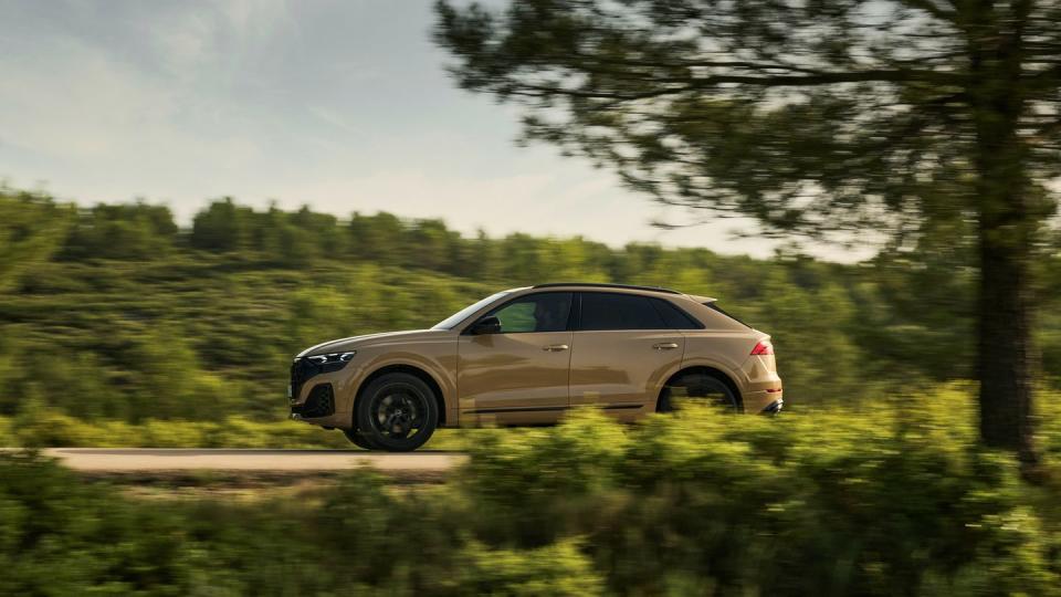 2024 audi q8 driving