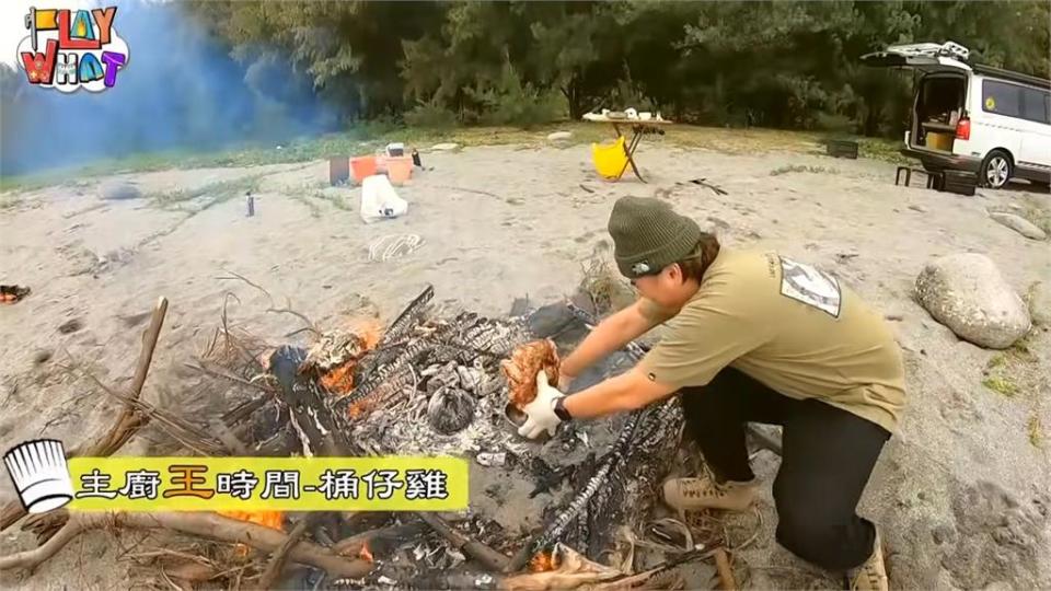 仁甫爸成頻道首集大來賓　「芹仁一家」太麻里海邊煮桶仔雞超逗趣