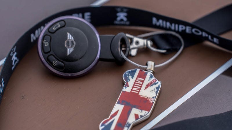 The keys to the Mini Cooper with a keychain in the form of a car seen during a flash mob. Fans of the Mini Cooper brand in Moscow and the region joined the international flash mob “I LOVE MINI” for the ninth time. - Photo: Alexander Sayganov/SOPA Images/LightRocket (Getty Images)