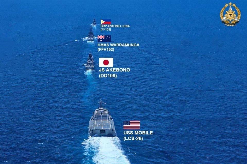 美國、日本、澳洲和菲律賓7日在南海舉行首次聯合軍演。   圖：取自 Armed Forces of the Philippines 臉書