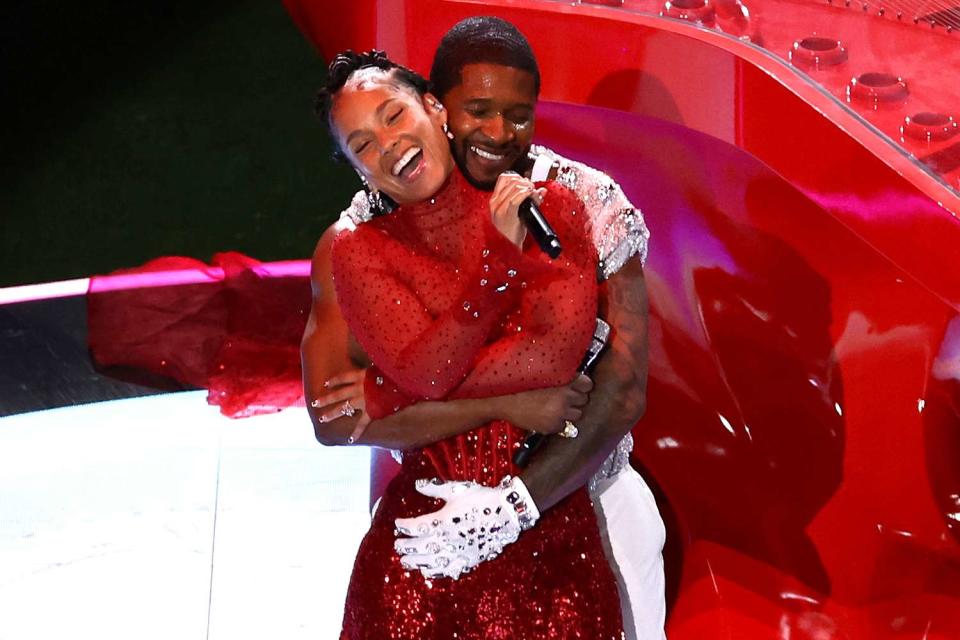 <p>Tim Nwachukwu/Getty Images</p> Usher and Alicia Keys perform onstage during the 2024 Super Bowl halftime show in Las Vegas on Feb. 11, 2024